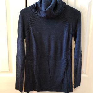 Lululemon sweat and savasanah sweater Sz 2 inkwell